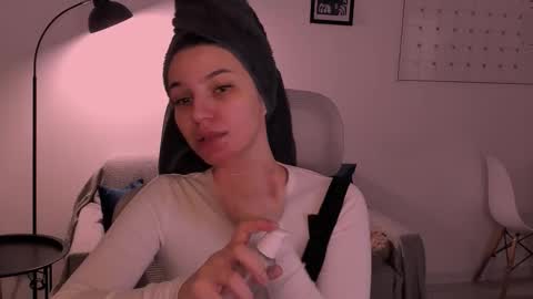 Snapshot of whoislulu chatting on February 9, 4:00 pm whoislulu online show from February 9, 4:00 pm