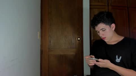 whos_he online show from January 10, 8:32 pm