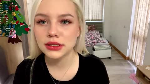 Snapshot of why_cute chatting on January 15, 1:05 pm Melissa online show from January 15, 1:05 pm