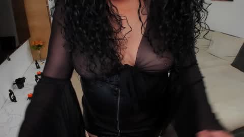 Snapshot of wicked_hilde chatting on December 19, 7:51 pm Milf Amy online show from December 19, 7:51 pm