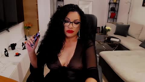 Snapshot of wicked_hilde chatting on December 22, 9:00 am Milf Amy online show from December 22, 9:00 am