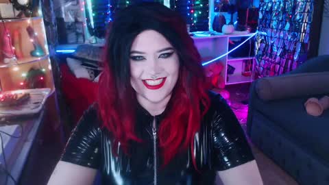 Snapshot of wickedxqueen chatting on January 19, 11:12 am Laura  online show from January 19, 11:12 am