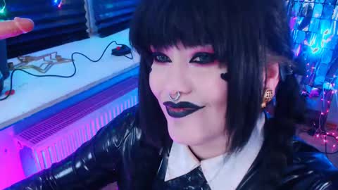 Snapshot of wickedxqueen chatting on February 4, 4:59 am Laura  online show from February 4, 4:59 am