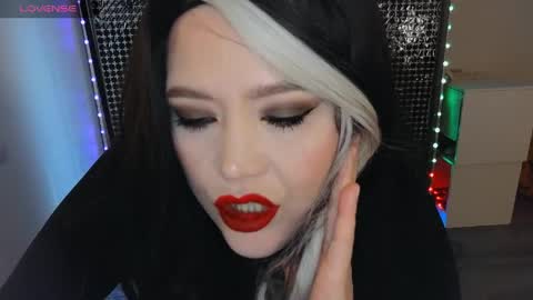 Laura  online show from April 15, 7:54 pm