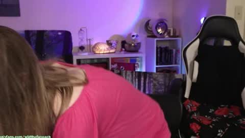 Snapshot of widthofapeach chatting on February 13, 6:20 am Gretchen Jimmy online show from February 13, 6:20 am