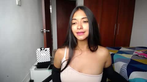 Ilauren online show from February 7, 1:15 pm