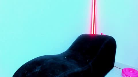 Snapshot of wild_sex_x chatting on January 7, 7:31 am LUCIA VS 2 COCKS online show from January 7, 7:31 am