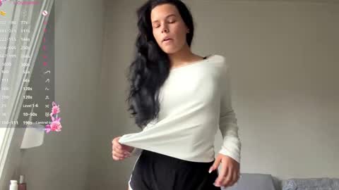 Mia online show from February 22, 3:10 pm