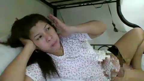 Snapshot of wildbrownchick69 chatting on February 3, 9:19 am WildChick online show from February 3, 9:19 am