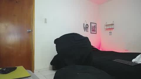 Snapshot of wilder_grey chatting on October 22, 8:30 pm Wilder Grey online show from October 22, 8:30 pm