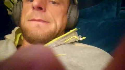 Snapshot of wildmike93 chatting on May 7, 2:28 am wildmike93 online show from May 7, 2:28 am