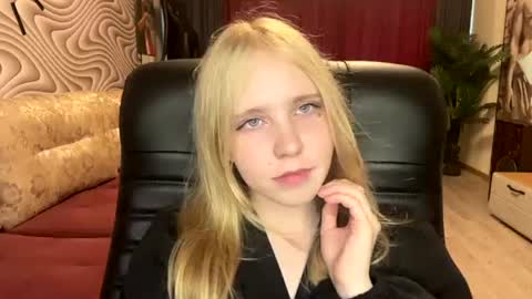 Snapshot of wilhelminafraker chatting on June 29, 8:20 am Anny online show from June 29, 8:20 am