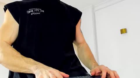 Snapshot of will_ferrari300 chatting on December 19, 6:31 am will_ferrari300 online show from December 19, 6:31 am