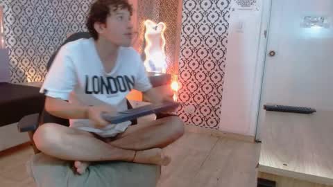 Snapshot of will_tay1 chatting on April 8, 3:17 am WILL online show from April 8, 3:17 am