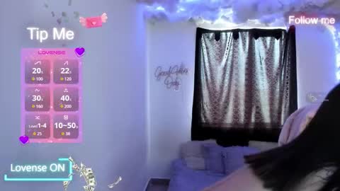 Snapshot of will_thomson_t chatting on October 12, 1:21 pm sofia and will online show from October 12, 1:21 pm