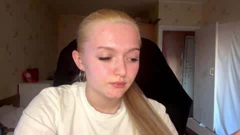 Snapshot of willettealfiero chatting on March 31, 2:39 pm Sophia online show from March 31, 2:39 pm