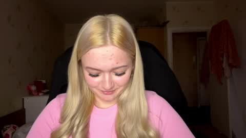 Snapshot of willettealfiero chatting on April 2, 1:47 am Sophia online show from April 2, 1:47 am