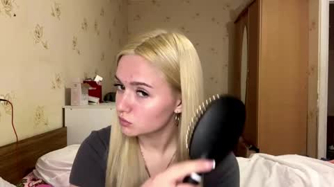 Snapshot of willettealfiero chatting on April 6, 4:41 pm Sophia online show from April 6, 4:41 pm