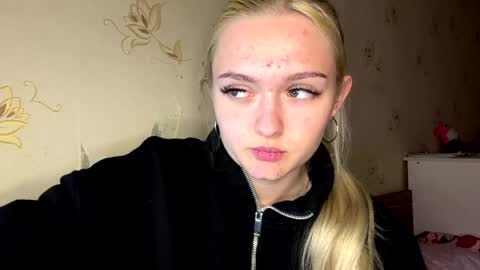 Snapshot of willettealfiero chatting on April 27, 3:21 pm Sophia online show from April 27, 3:21 pm