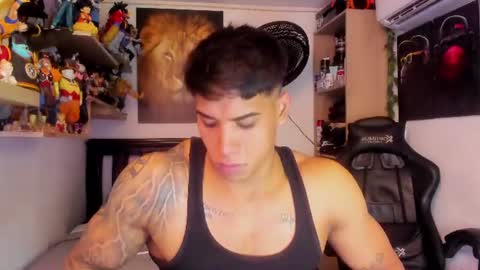 Snapshot of william_dracko9 chatting on June 25, 8:35 pm Dracko online show from June 25, 8:35 pm