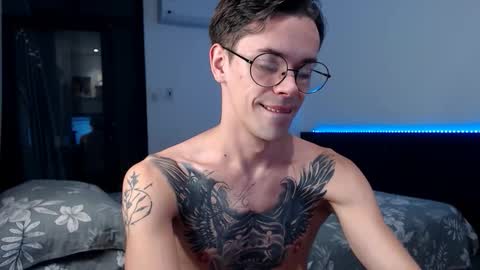 Snapshot of william_henry_a chatting on October 9, 10:24 am William online show from October 9, 10:24 am