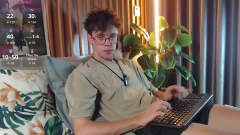 Snapshot of william_henry_a chatting on May 23, 1:48 pm William online show from May 23, 1:48 pm