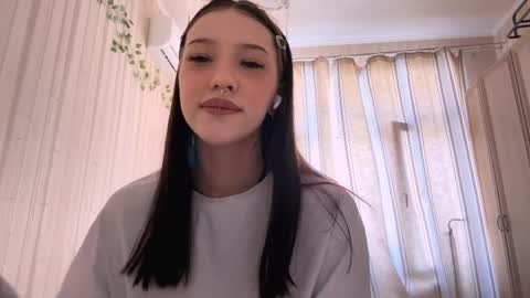 Snapshot of williedaugereau chatting on April 6, 11:44 am Mia online show from April 6, 11:44 am