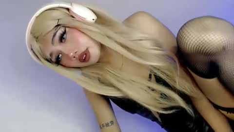 LE XI online show from November 28, 3:47 pm