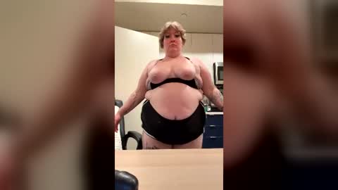 willowwarmth online show from June 14, 2:24 am