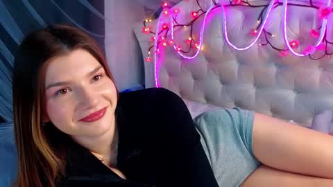 Snapshot of wilmajonson chatting on March 9, 7:01 am Vicki3 online show from March 9, 7:01 am