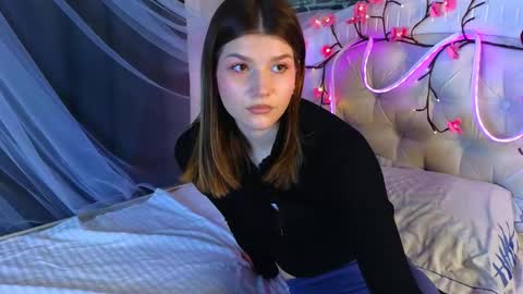 Snapshot of wilmajonson chatting on March 16, 7:01 am Vicki3 online show from March 16, 7:01 am