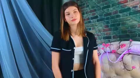 Snapshot of wilmajonson chatting on March 27, 7:25 am Vicki3 online show from March 27, 7:25 am