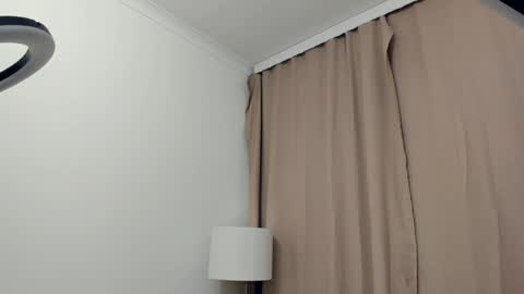 Snapshot of wine_on_lips chatting on December 23, 5:39 am Amalia and Mia online show from December 23, 5:39 am