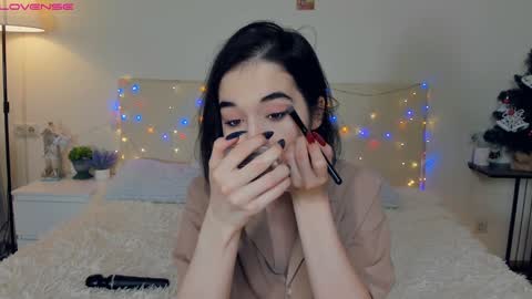 Snapshot of wine_on_lips chatting on December 29, 7:17 am Amalia and Mia online show from December 29, 7:17 am