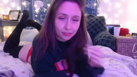 Eevie online show from December 19, 12:13 am