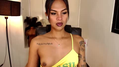 Snapshot of winidaputa chatting on June 22, 9:17 am winidaputa online show from June 22, 9:17 am
