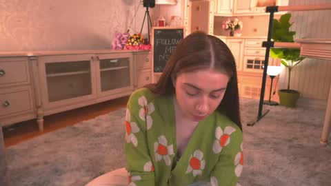 Snapshot of winnieriedesel chatting on April 14, 3:23 am Lillian online show from April 14, 3:23 am