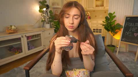 Snapshot of winnieriedesel chatting on April 29, 3:21 am Lillian online show from April 29, 3:21 am