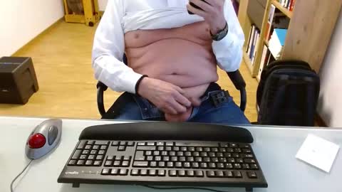 Snapshot of winterfreund99 chatting on January 8, 11:01 am winterfreund99 online show from January 8, 11:01 am
