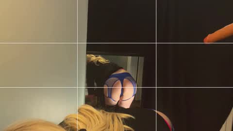 Snapshot of wipwips chatting on December 4, 8:23 am KiwiFruit89 online show from December 4, 8:23 am