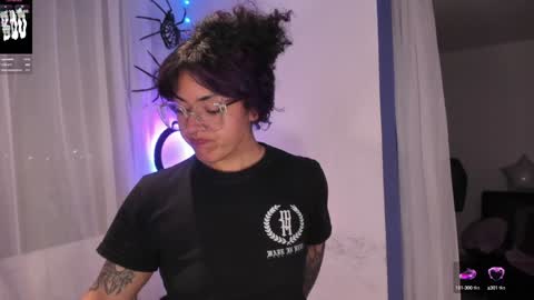 Snapshot of witchofhearts chatting on January 4, 4:55 am Luna Violeta A r t i s t online show from January 4, 4:55 am