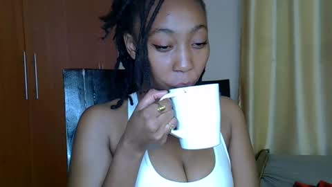 girlie o online show from February 18, 4:15 am