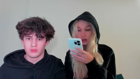 wladilia online show from November 27, 9:06 pm