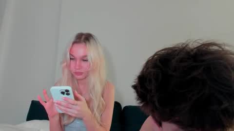 wladilia online show from November 30, 10:25 pm