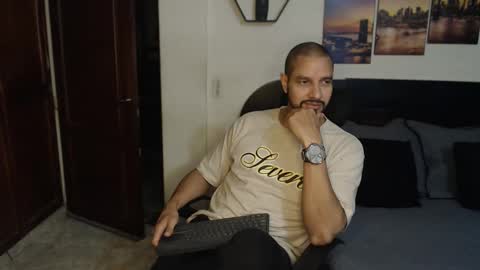 Snapshot of wncmodels chatting on January 7, 5:01 am Magnus Dark independent model online show from January 7, 5:01 am