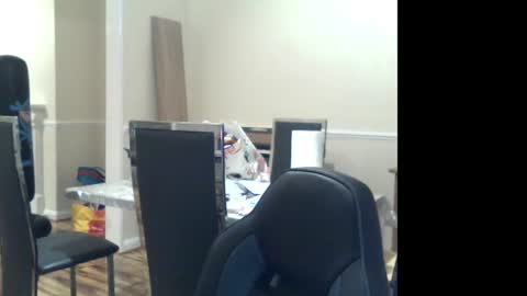 Snapshot of wobble444 chatting on January 25, 1:21 am wobble444 online show from January 25, 1:21 am