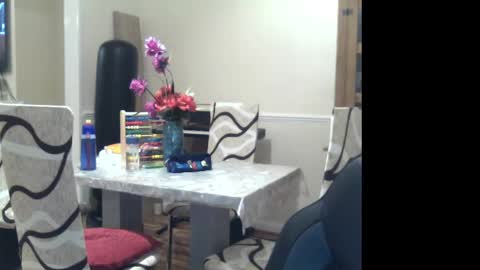 Snapshot of wobble444 chatting on February 24, 12:09 am wobble444 online show from February 24, 12:09 am