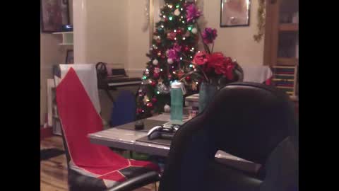 Snapshot of wobble444 chatting on January 6, 12:36 am wobble444 online show from January 6, 12:36 am