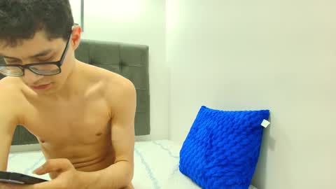 Snapshot of wolfan_sky chatting on January 24, 5:11 pm W O L F online show from January 24, 5:11 pm