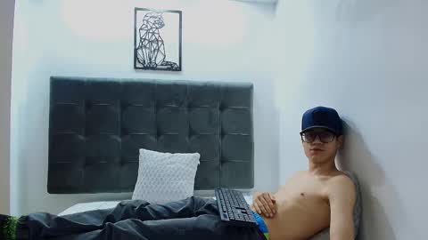 Snapshot of wolfan_sky chatting on February 7, 1:53 pm W O L F online show from February 7, 1:53 pm
